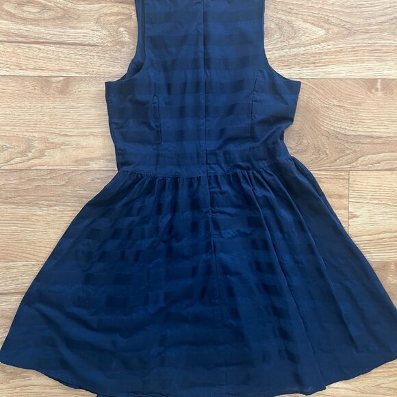Gap Women's V Neck Navy Striped Skater Dress, Fit + Flare w/ Pockets, Sz 8 - Picture 2 of 8